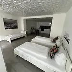 Wohnen Auf Zeit Mit E-ladesaeulen Monteure