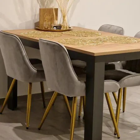 Lejlighed Wohnen Auf Zeit Mit E-ladesaeulen Monteure