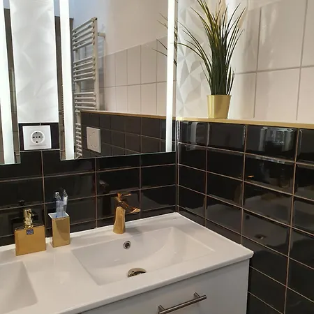 Appartamento Wohnen Auf Zeit Mit E-ladesaeulen Monteure